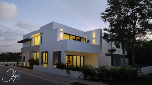 Residencia en Lagos del Sol: lujo y confort total