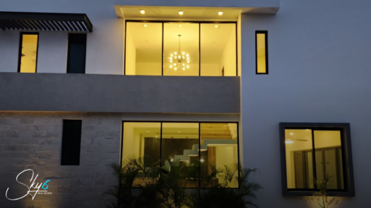 Residencia en Lagos del Sol: lujo y confort total