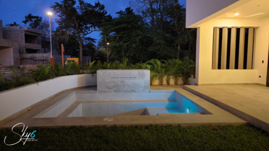 Residencia en Lagos del Sol: lujo y confort total