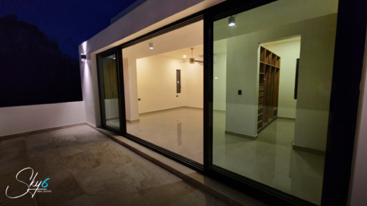 Residencia en Lagos del Sol: lujo y confort total