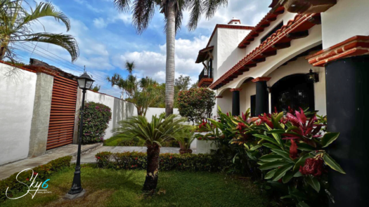 Casa en Alfredo V. Bonfil con alberca y bungalow