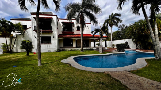 Casa en Alfredo V. Bonfil con alberca y bungalow