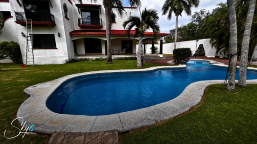 Casa en Alfredo V. Bonfil con alberca y bungalow