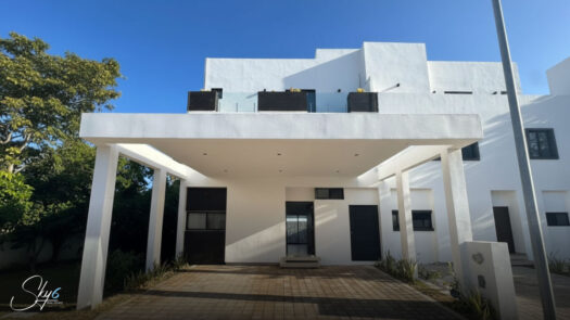 Residencia en Río Residencial con Alberca