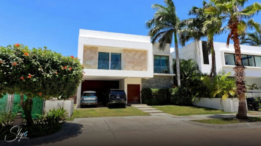 Residencia en Puerto Cancún frente al golf