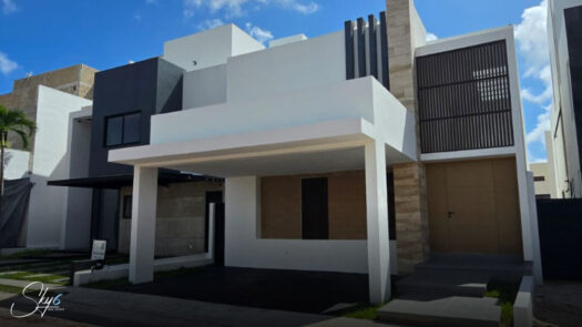 Residencia en Vía Cumbres con alberca