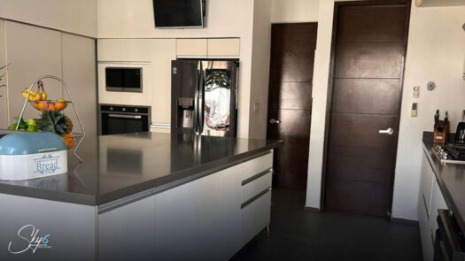 Lujo y Amplitud en Residencia en Villa Magna