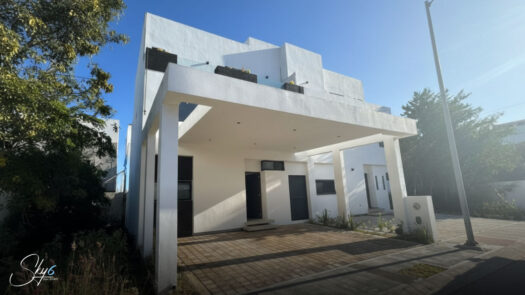 Residencia en Río Residencial con Alberca