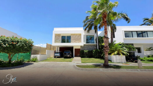 Residencia en Puerto Cancún frente al golf
