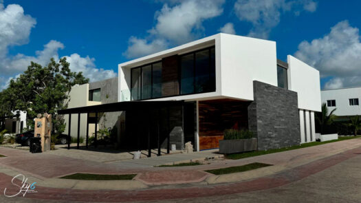 Residencia de lujo en Lagos del Sol con alberca