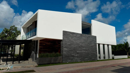 Residencia de lujo en Lagos del Sol con alberca